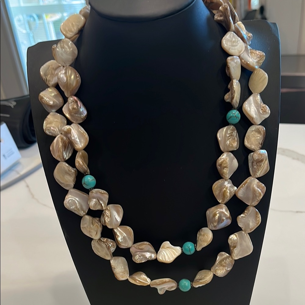 Donna Dressler Cream Mother of Pearl iridescent Shell Necklace Sterling Silver.